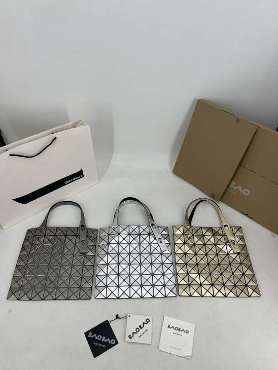 Picture of Issey Miyake Handbags _SKUfw206418513fw